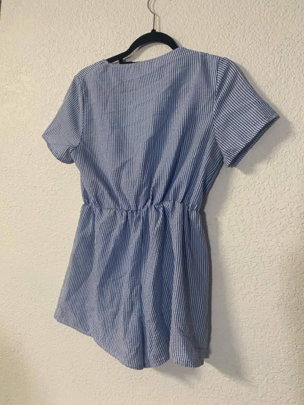 Missguided Blue & White Striped Short Sleeve Tie-Front Key hole Summer Romper - Picture 2 of 6
